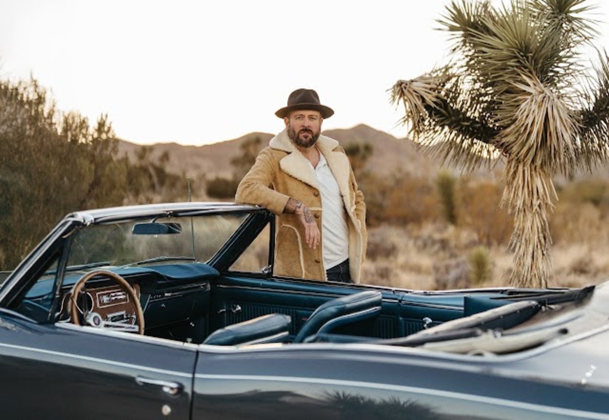 SONG PREMIERE: Nate Currin Crafts Melodic Homebody Anthem -“Let’s Stay In & Put A Dylan Record On” 