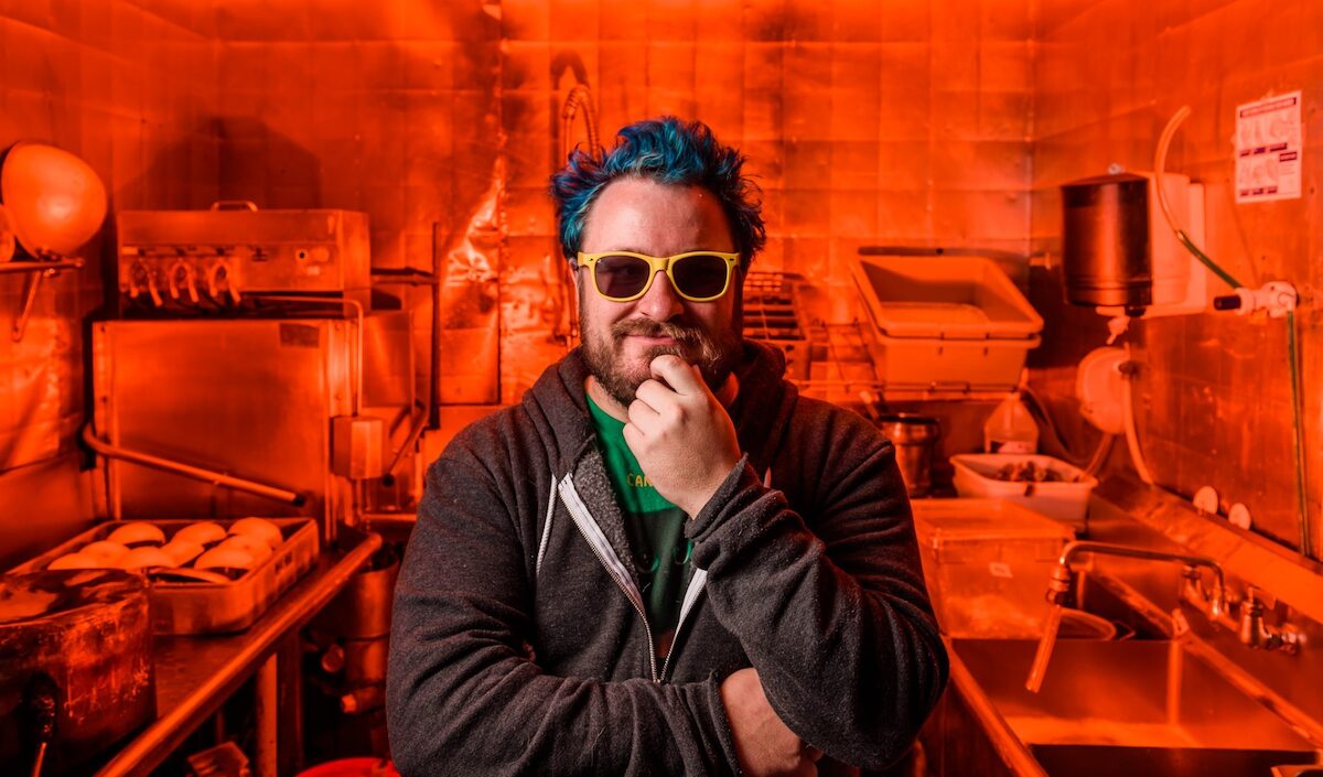 Underground Punk Rocker Walt Hamburger’s ‘…And Louie!’ Is Driven By Relationships and a Full-Band Sound (INTERVIEW)