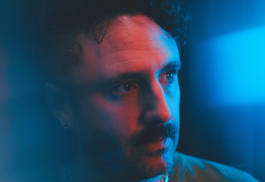 Kelcey Ayer (Ex Local Natives) Shares Intricacies Of Following His Muse & Creative Rush Behind Stellar Solo EP ‘No Sleep’ (INTERVIEW)