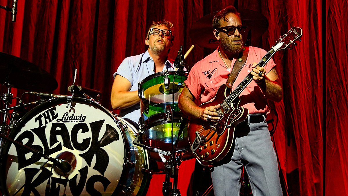 The Black Keys Come Howlin' At Boston's MGM Music Hall (SHOW