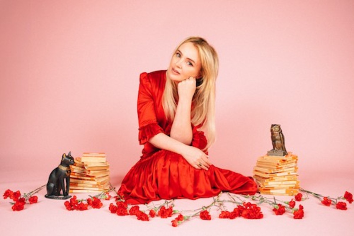 Emma Swift Paints Lush Orchestral Song Portraits On ‘The Resurrection Game’ (ALBUM REVIEW)
