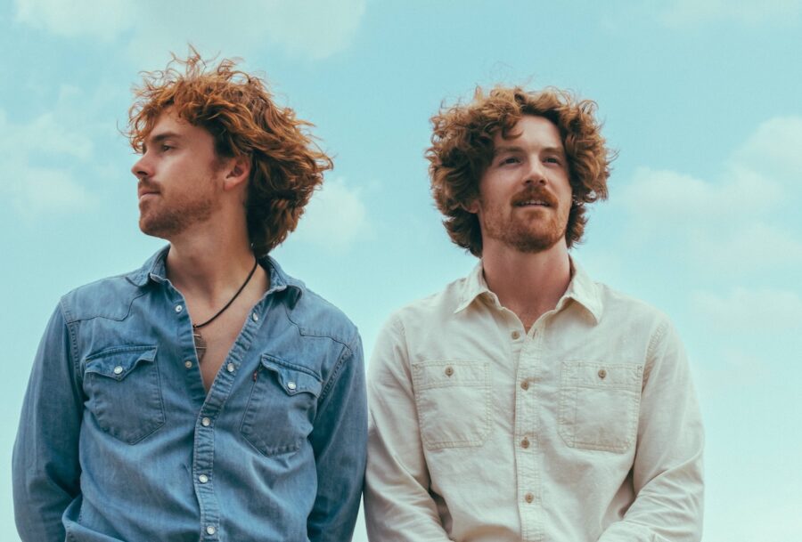 Folk-rock Due Briscoe Carry Poetic Lyrics and Polished Melodies Throughout ‘Heat Of July’ (ALBUM REVIEW)