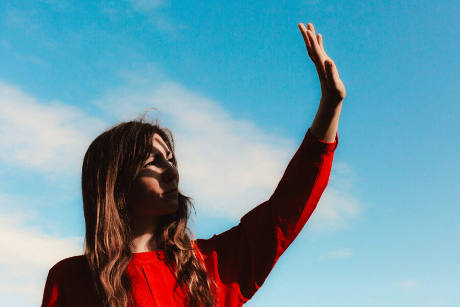 Anna Tivel’s Quiet Brilliance On New Album ‘Animal Poem’ (FEATURE)