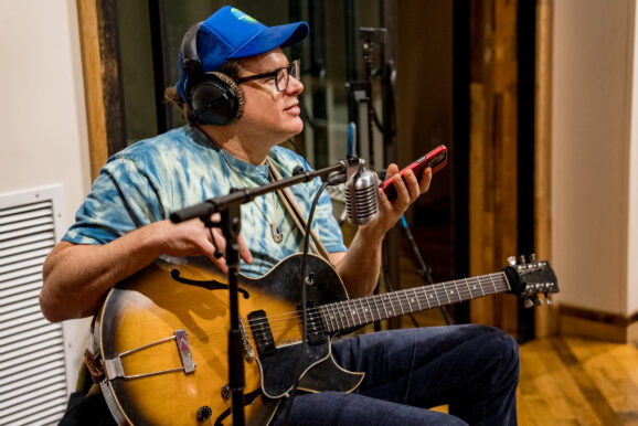 Amos Lee: Last Days at The Lodge - Glide Magazine