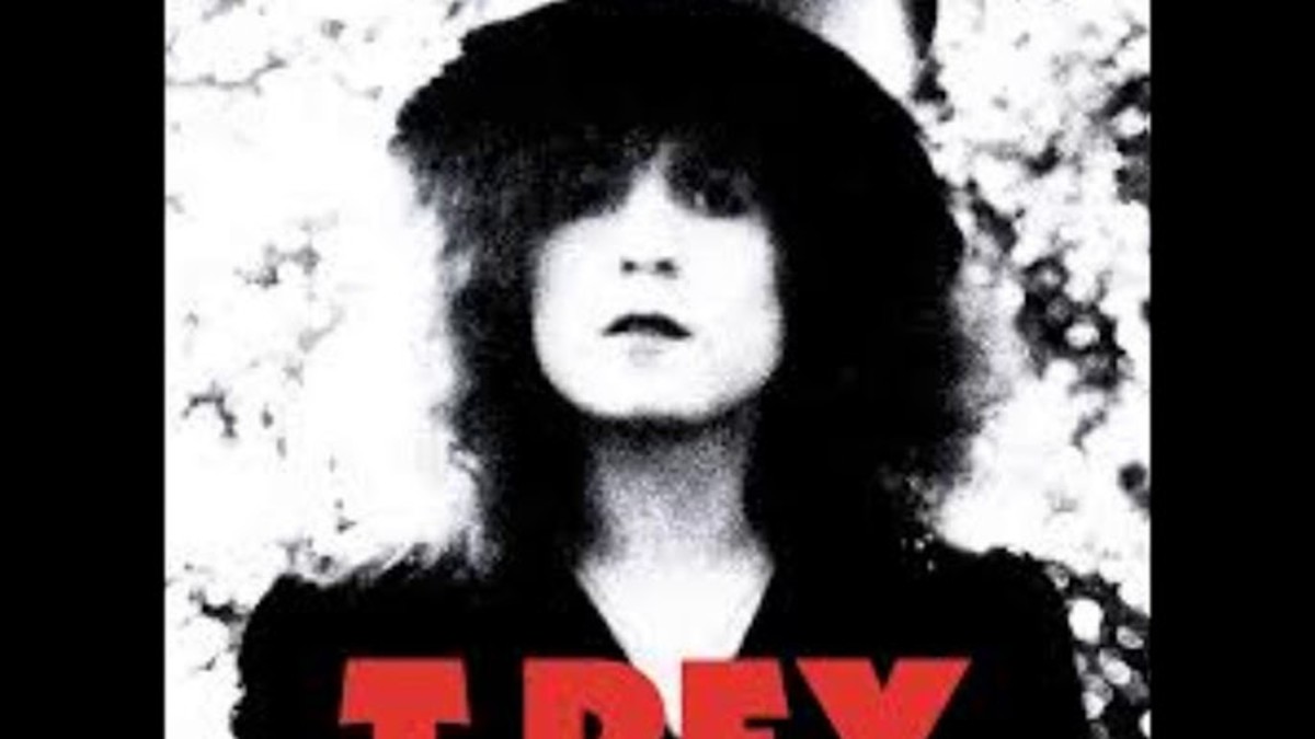 Manic Monday: Watch Marc Bolan Shred In Glam Rock Glory On “Buick Mackane” 1973 Live