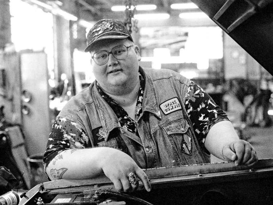 Joshua Ray Walker Ventures Into Experimental Territory with Sonically Expansive ‘Stuff’ (ALBUM REVIEW)