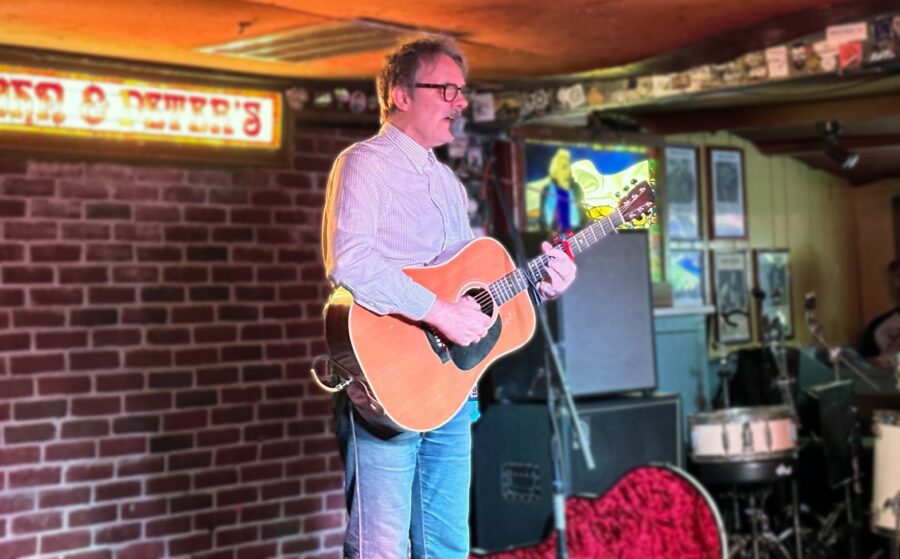 A Heavyhitting Music Veteran Flies Below Radar: Songwriter Mike Viola Captivates a Reverent Crowd at John & Peter’s (SHOW REVIEW)