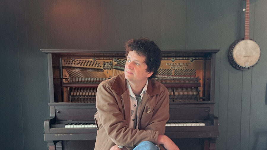 LISTEN: Vian Izak’s  “I Just Have to Be Still” Is Deeply Personal Folk Rock With Raw Songwriting