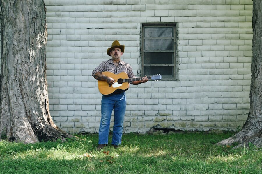 Jeremy Pinnell Expands Country Sound For Blues/Rock-Influenced Concept on ‘Decades’ (ALBUM REVIEW)