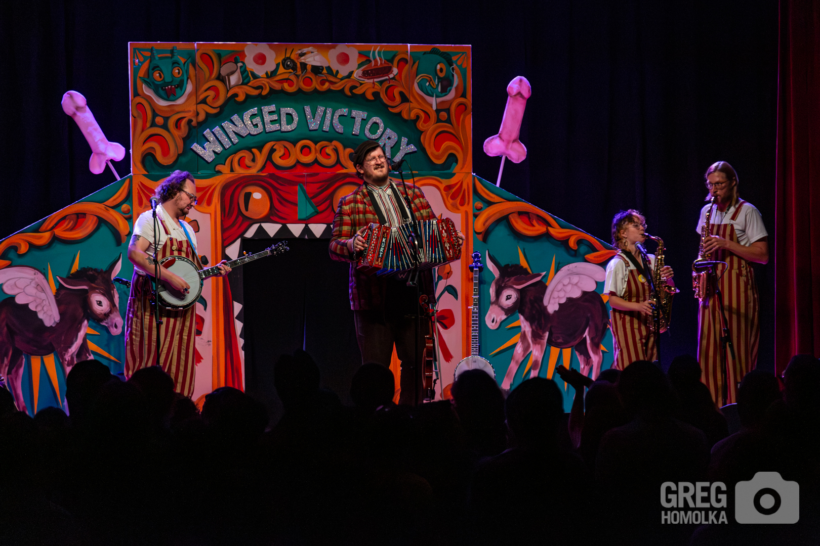 Willi Carlisle Brings Traveling Troubadour Circus to Portland