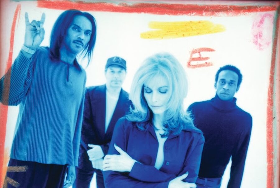 Emmylou Harris’s 1998 Live Album ‘Spyboy’ Receives Well-deserved Vinyl Reissue (ALBUM REVIEW)