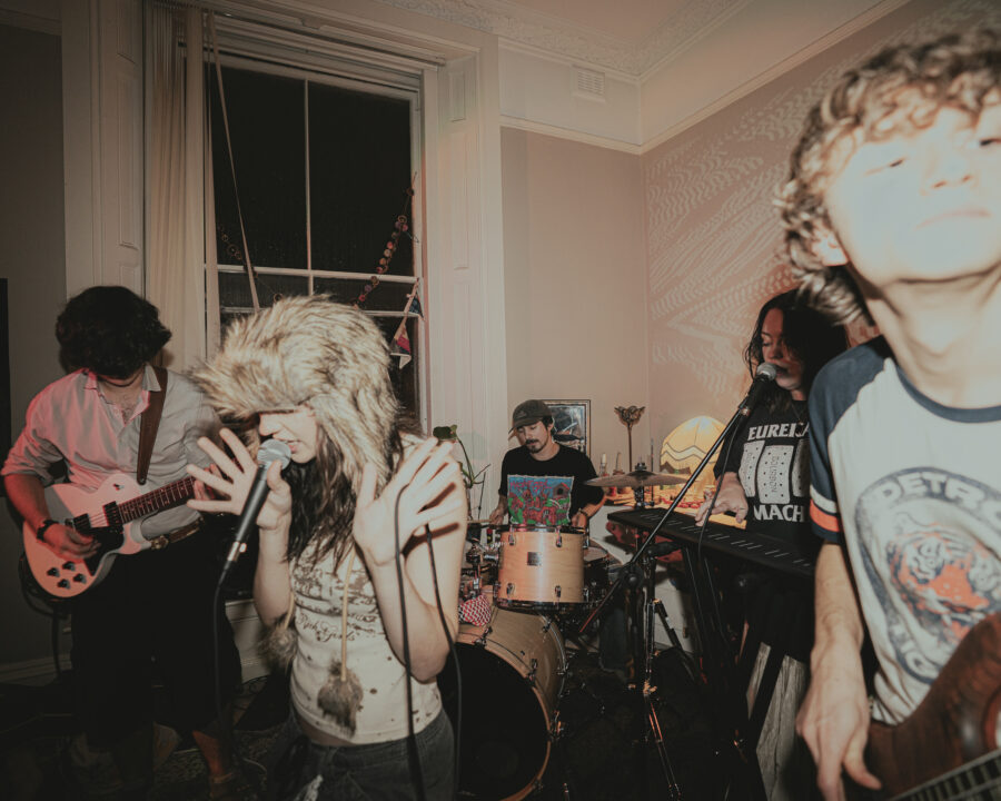 LISTEN: Sisters’ “Bite” Is Eerie Indie Rock With Emotional Storytelling