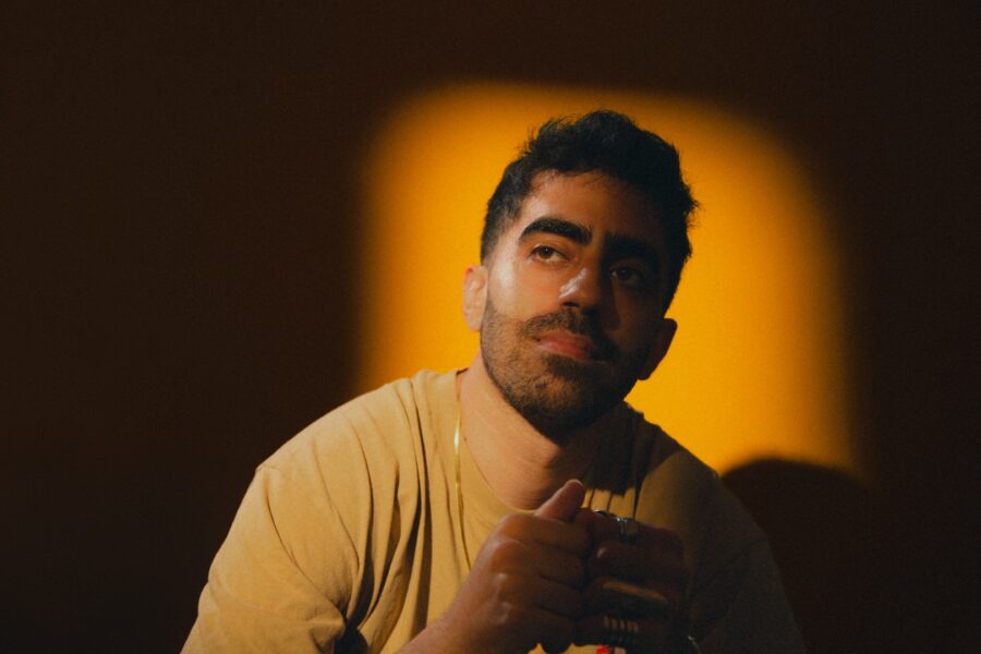 LISTEN: ferro dormer’s “Jean Claude” Is Delightfully Off-kilter Indie Rock With Warm Melodies