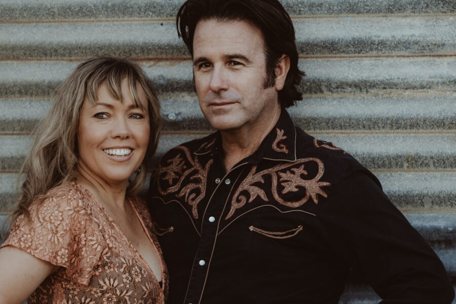 LISTEN: Felicity Urquhart & Josh Cunningham Craft Stunning Duet On Heartfelt “Lifeline”