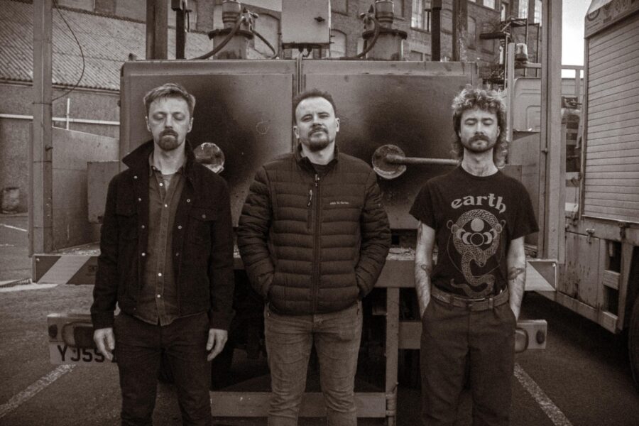 LISTEN: Grogg’s “Creaky Knees” Blends Jovial Melodies With Blistering Post-punk