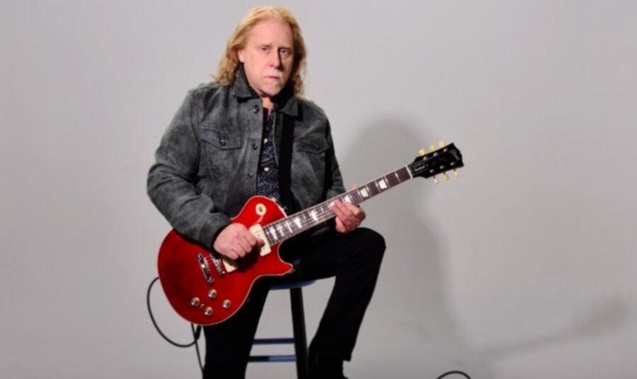 Warren Haynes Shares Stories Of Bobby, The Dead, Phil & Friends, Allman Brothers Band & Revisting Solo Debut ‘Tales of Ordinary Madness’ (INTERVIEW)