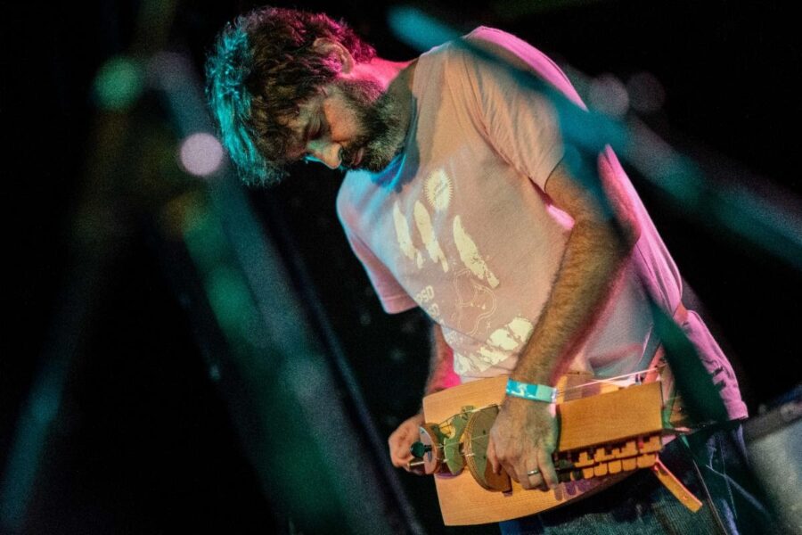 Geologist Establishes Singular Sound With Risky Sonic Experimentation On Solo Debut ‘Can I Get a Pack of Camel Lights?’ (ALBUM REVIEW)