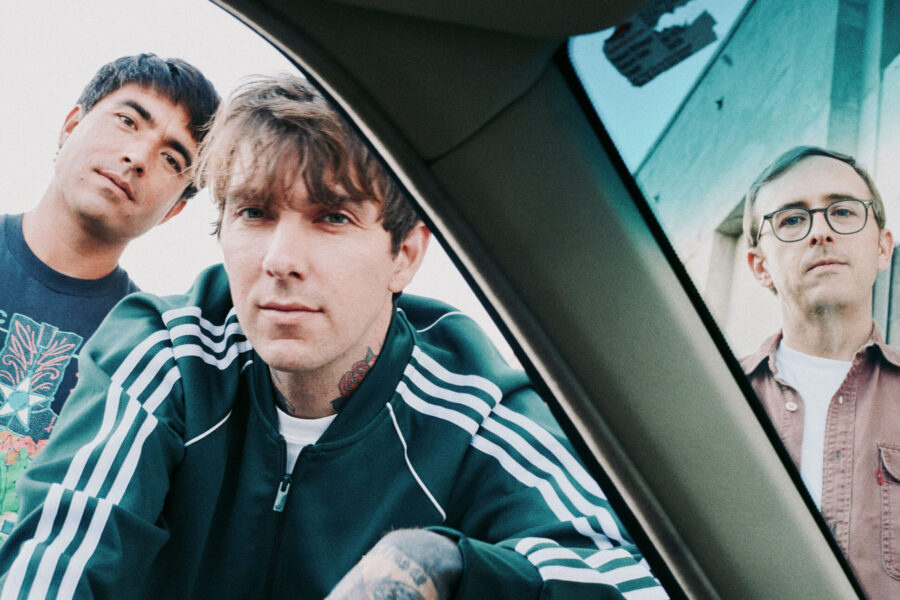 Joyce Manor Rolls Out Contagious Powerful Punk Anthems On ‘I Used To Go To This Bar’ (ALBUM REVIEW)