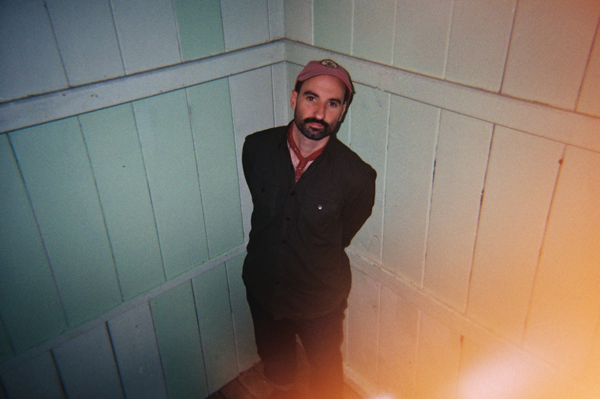 LISTEN: Mo Klé’s “King of Mediocrity” Is A Refreshing Folk Anthem With Infectious Melodies