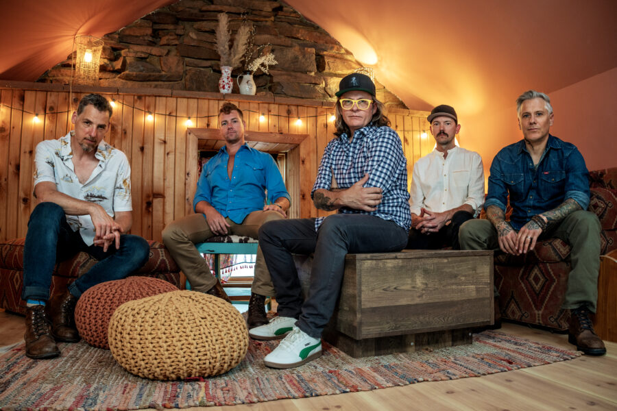 20 Years, 20 Songs: The Infamous Stringdusters Celebrate in Full Bloom on '20/20' (ALBUM REVIEW) - Glide Magazine