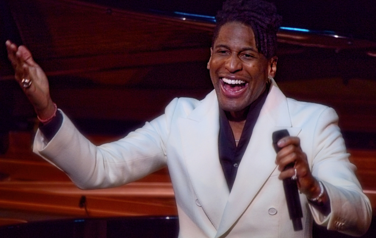 Piano, Presence, and Promise: Jon Batiste Lights the Way at the Umbrella Arts Center (SHOW REVIEW/PHOTOS) - Glide Magazine
