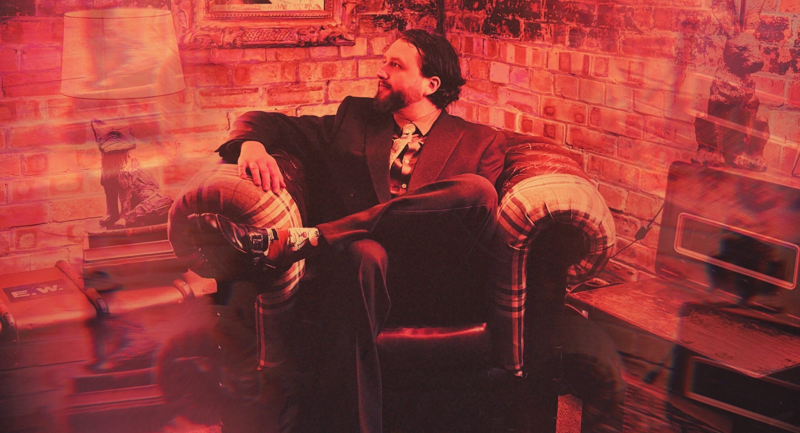 LISTEN: James E. Gray's "In Doom" Is Immersive & Refreshing Art Rock With Haunting Undertones - Glide Magazine