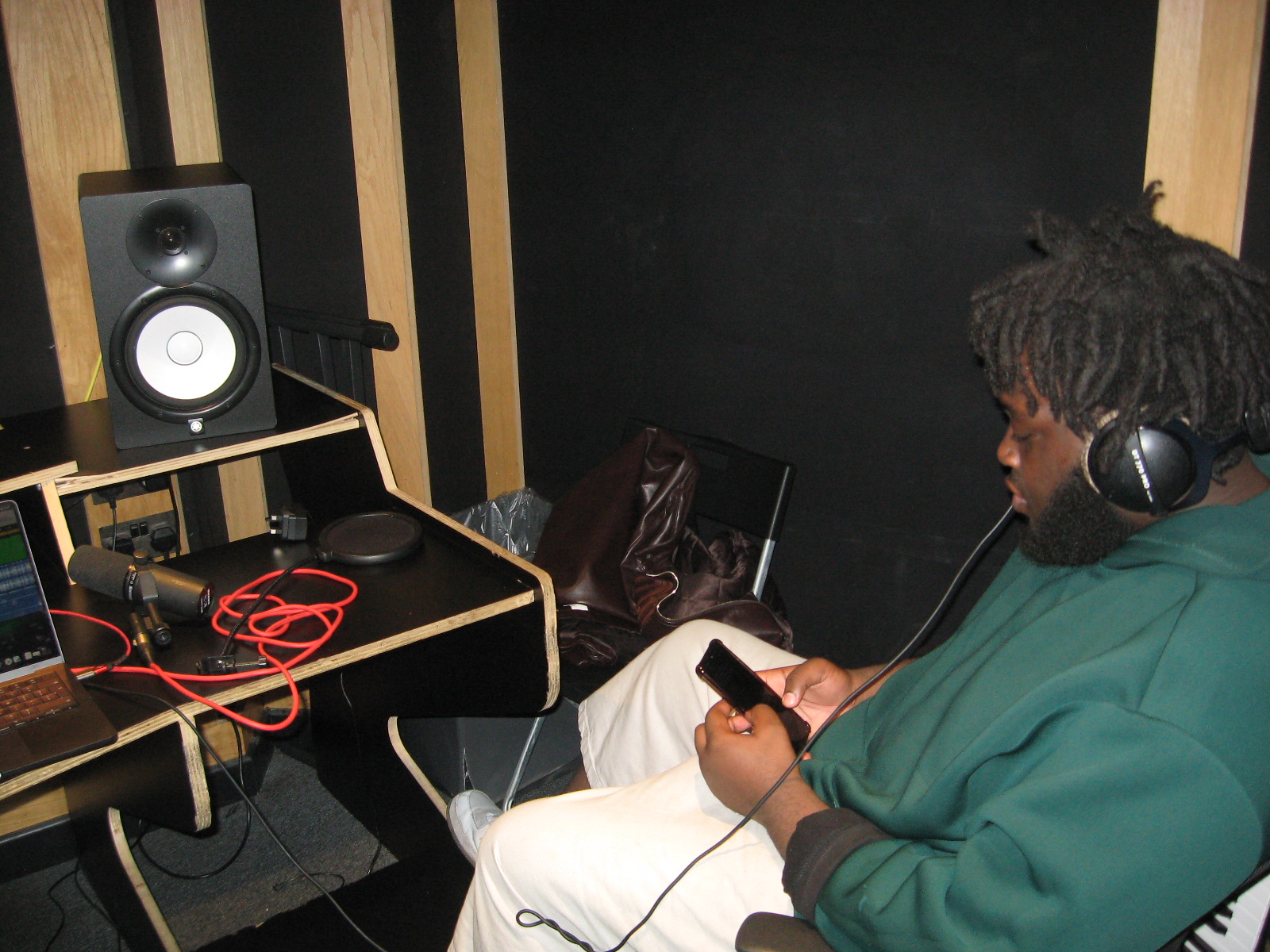 LISTEN: Latefortyfive & Krykey Craft Hypnotic Neo-Soul With Palpable Longing On "Paper straws" - Glide Magazine