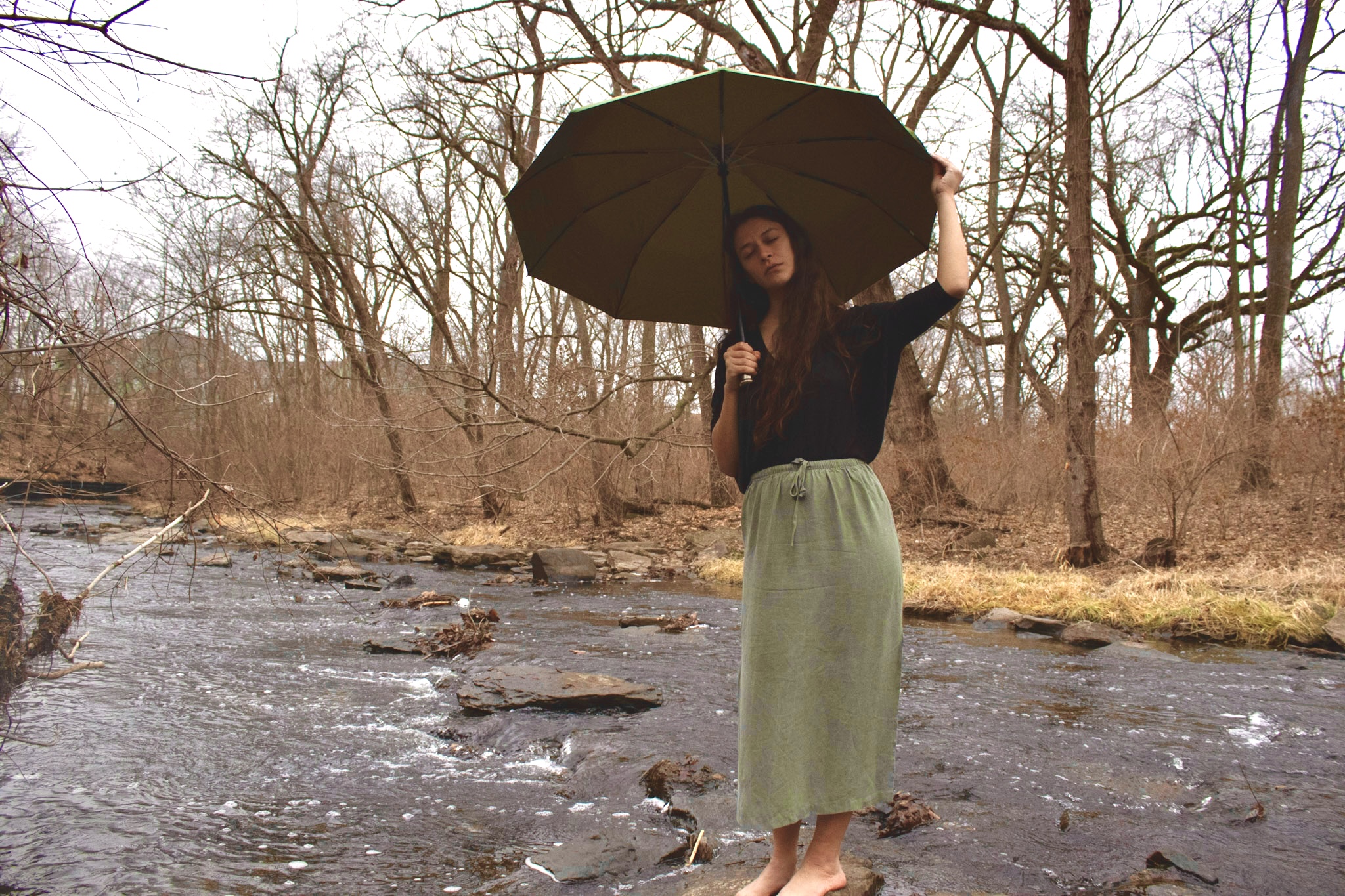 LISTEN: Mirabelle Skipworth Crafts Ethereal Folk With Heavy Emotions On "Rarely See The Sun" - Glide Magazine