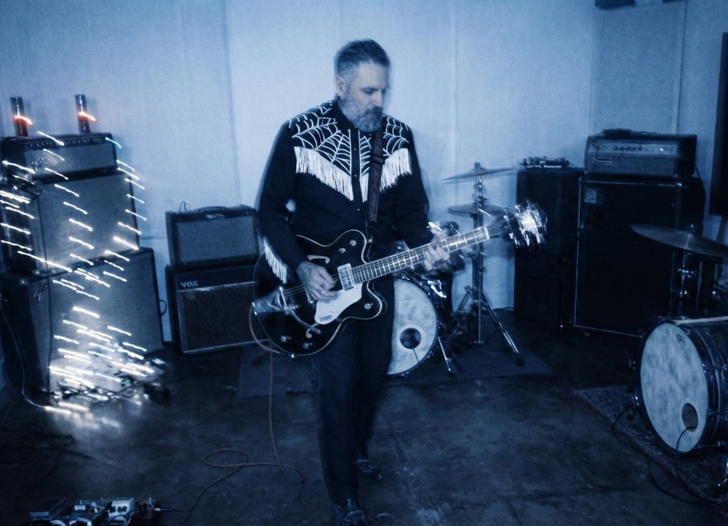 LISTEN: International Druglords Debut With Intricate Indie Rock On "White Lie" - Glide Magazine