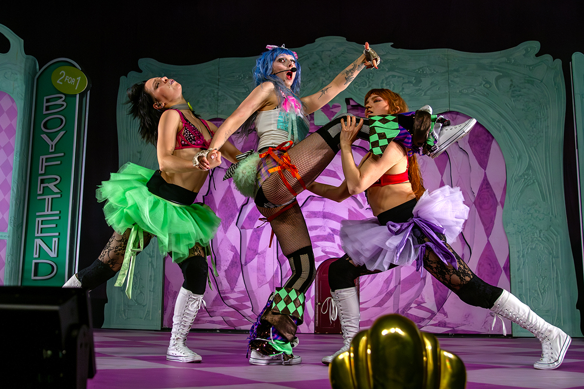 Ashnikko Ignites St. Paul’s Palace Theatre with High-Voltage Pop Spectacle (PHOTOS)