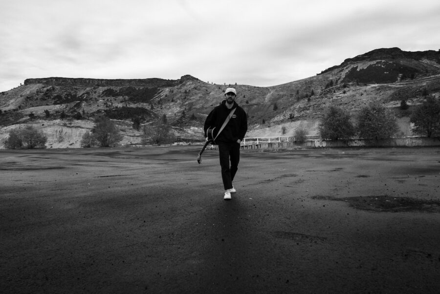 SONG PREMIERE: Emory Duncan Examines the Complexity of Honest Love and Self-destruction with Soulful Folk Tune “Semicircles”