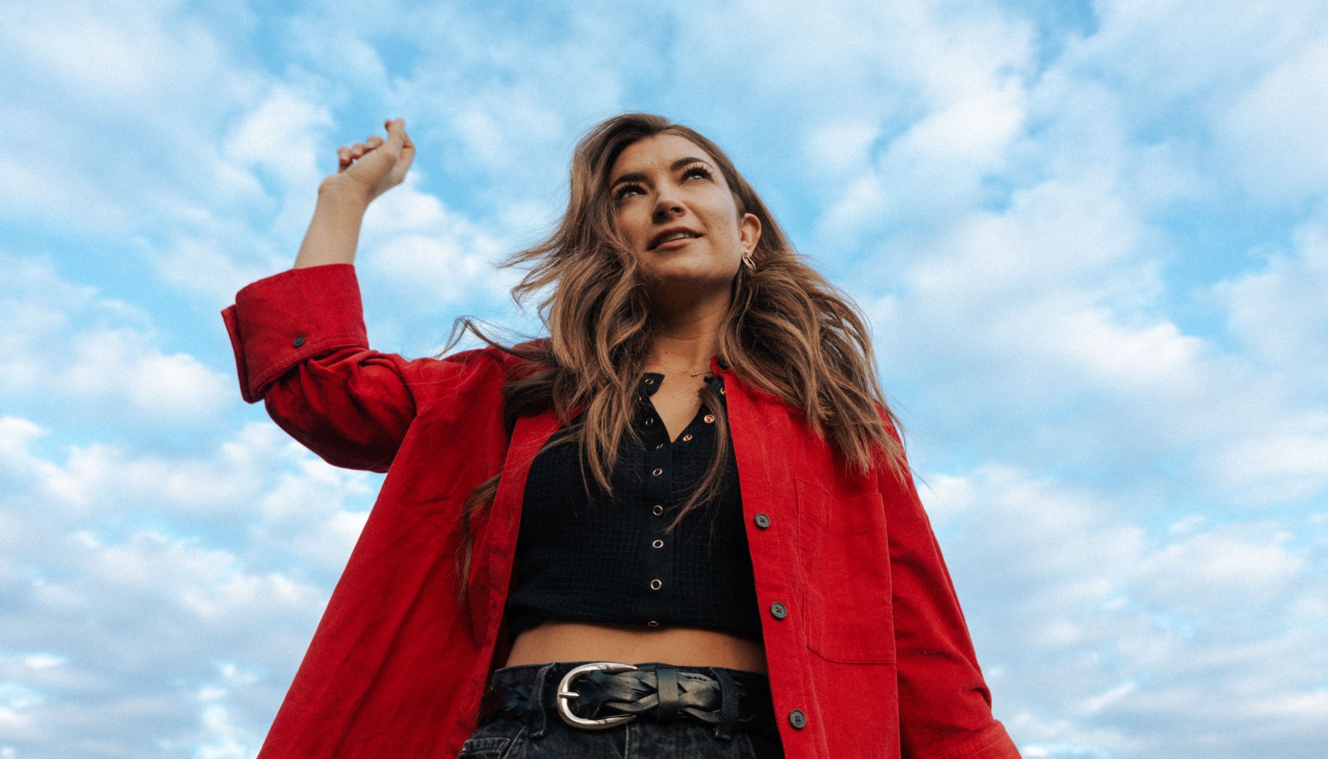 Tenille Townes: Finding Balance & Purpose On ‘The Acrobat’ (FEATURE)