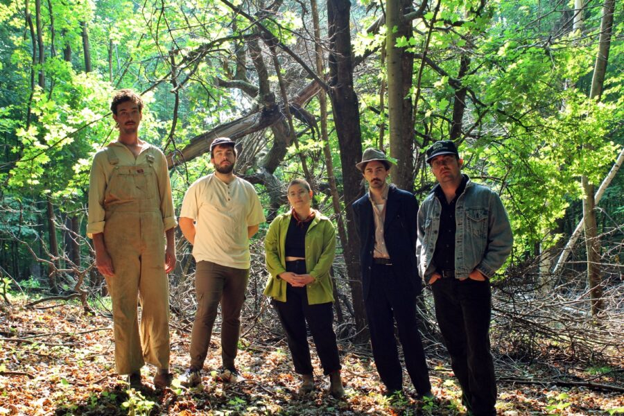 LISTEN: Abes Bones’ “A Pair of Vintage Levi’s Jeans” Is Colorful & Refreshing Folk With Psychedelic Twists