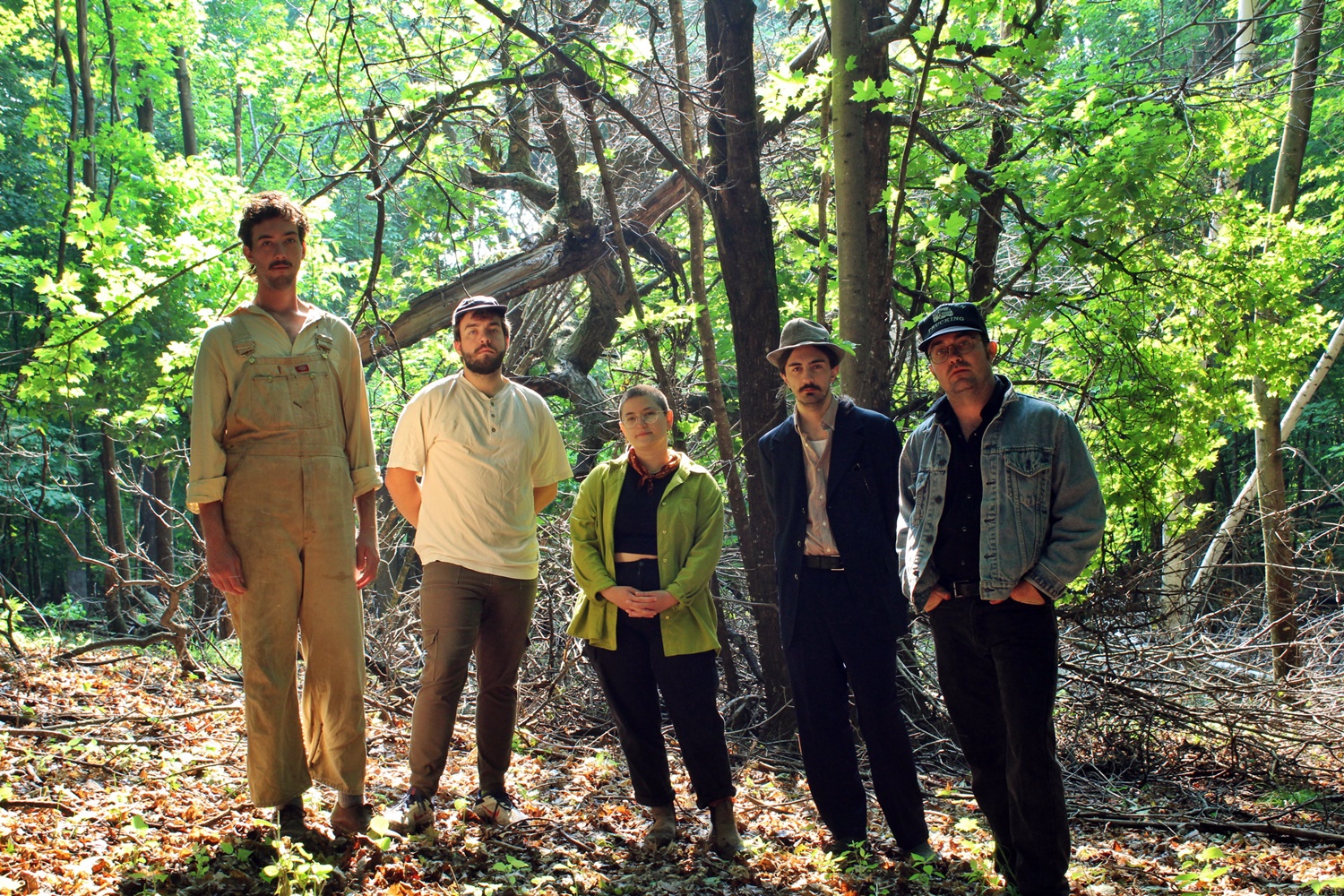 LISTEN: Abes Bones’ “A Pair of Vintage Levi’s Jeans” Is Colorful & Refreshing Folk With Psychedelic Twists