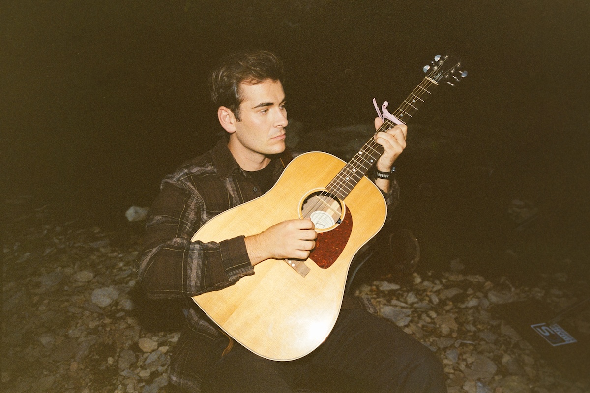 SONG PREMIERE: Zach Seabaugh Gets Nostalgic For Home with Soulful Indie Folk Tune “Eastern Time”