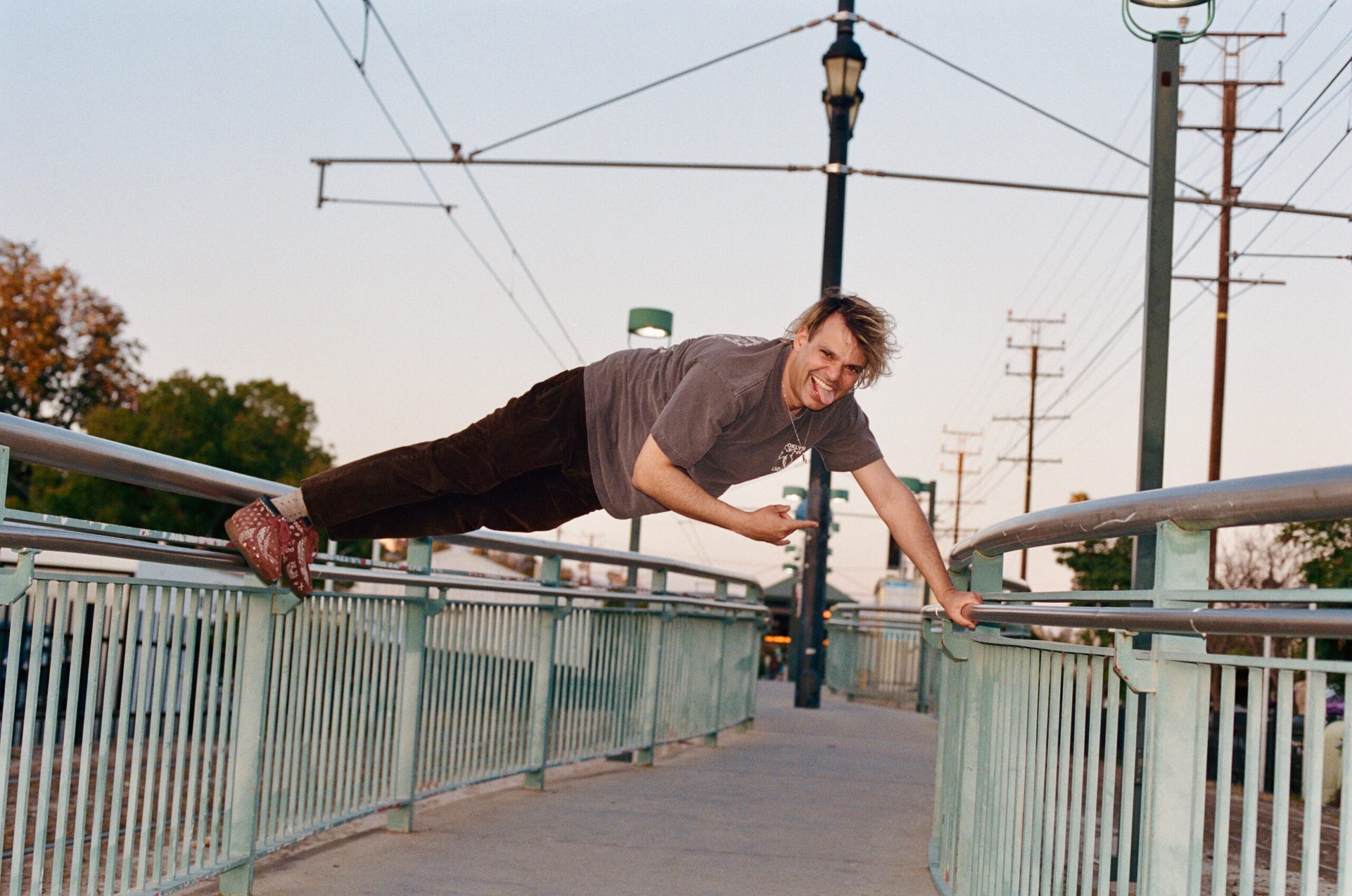 LISTEN: Holy Pinto Finds The Silver Lining Through Nimble Pop On “Mac DeMarco (i can’t be)”