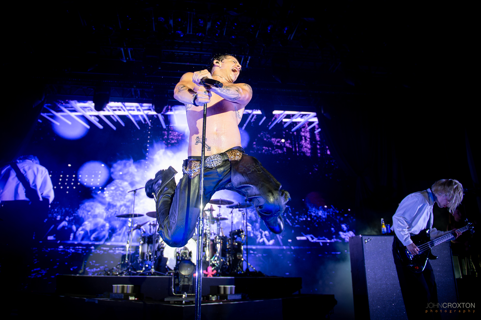 Yungblud Lights Up Austin, TX’s Moody Amphitheater with Leather, Swagger and Singalongs (SHOW REVIEW/PHOTOS)