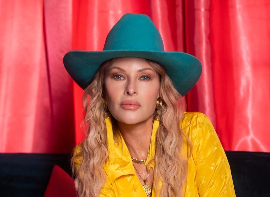 &lsquo;Great Television&rsquo; Reaffirms Elizabeth Cook as One of Nashville&rsquo;s Most Distinctive and Underrated Voices (ALBUM REVIEW)