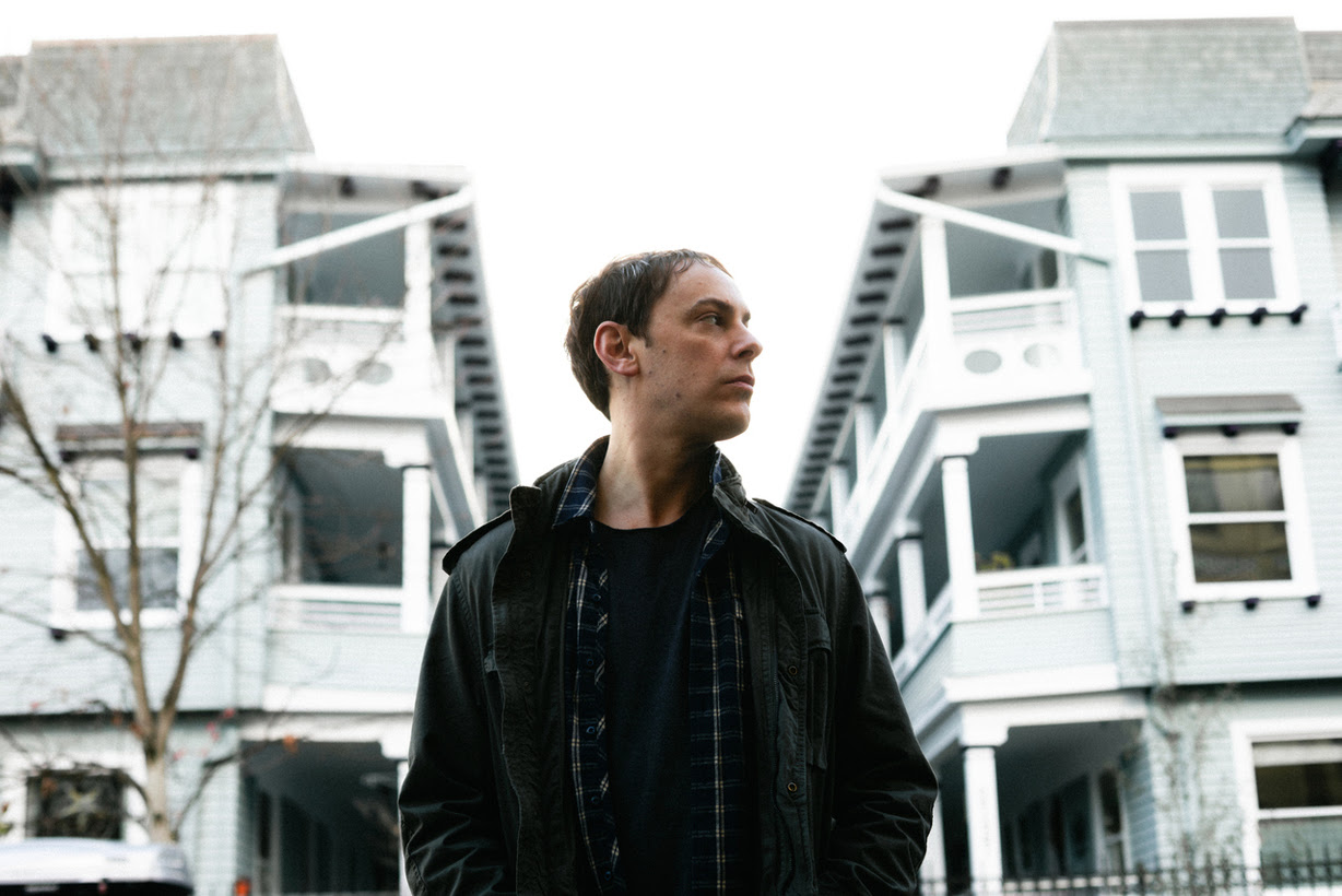 Бывший фронтмен The Thermals Хатч Харрис выпустил новый альбом Under Crushing Rain